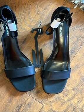 No Boundaries Black Ankle-Strap Block Heel sandals faux leather size 11